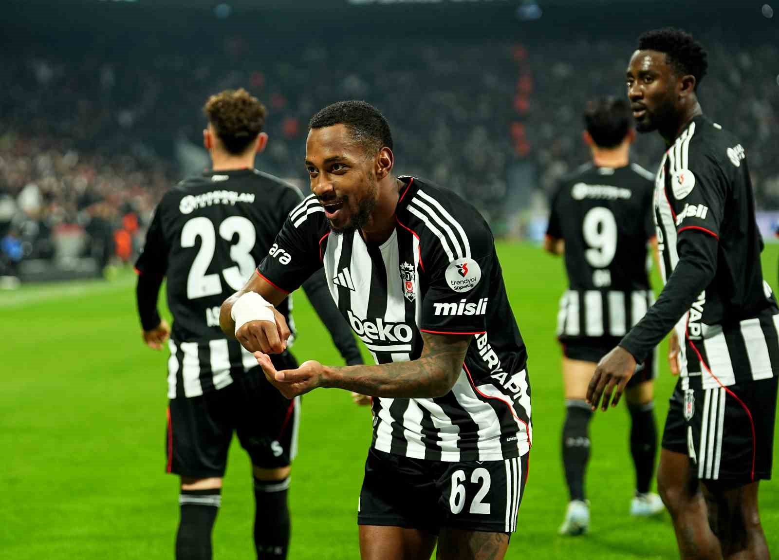 Trendyol Süper Lig: Beşiktaş: 2 - Göztepe: 0 (İlk yarı)
