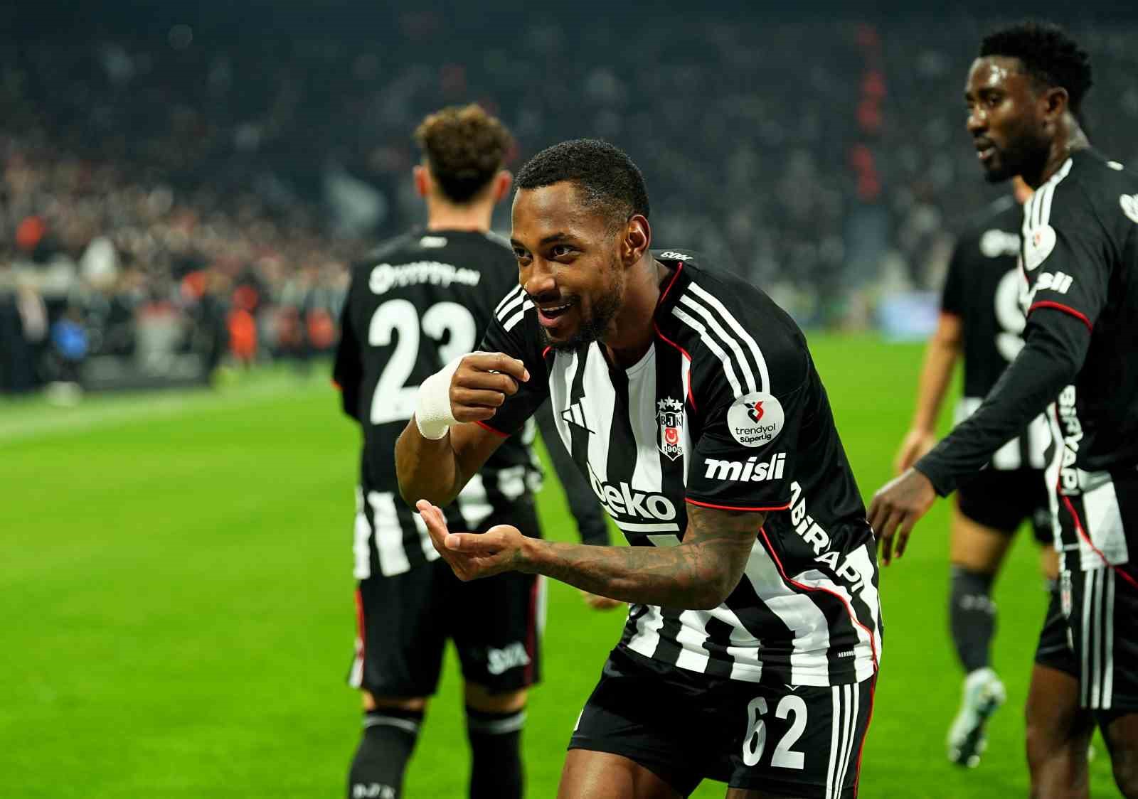 Trendyol Süper Lig: Beşiktaş: 2 - Göztepe: 0 (İlk yarı)
