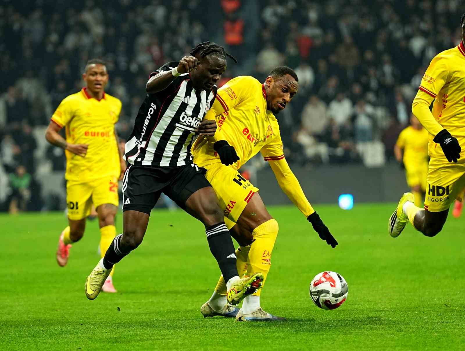 Trendyol Süper Lig: Beşiktaş: 2 - Göztepe: 0 (İlk yarı)
