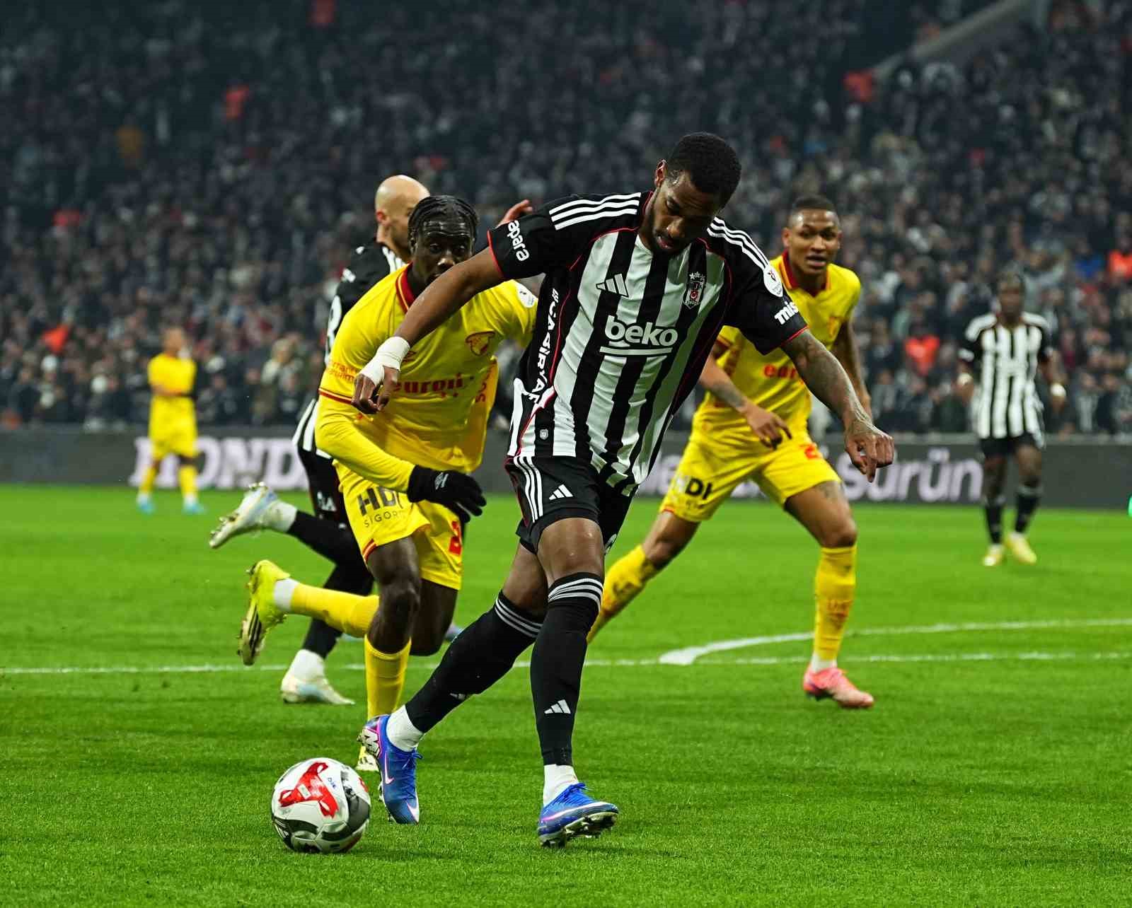 Trendyol Süper Lig: Beşiktaş: 2 - Göztepe: 0 (İlk yarı)
