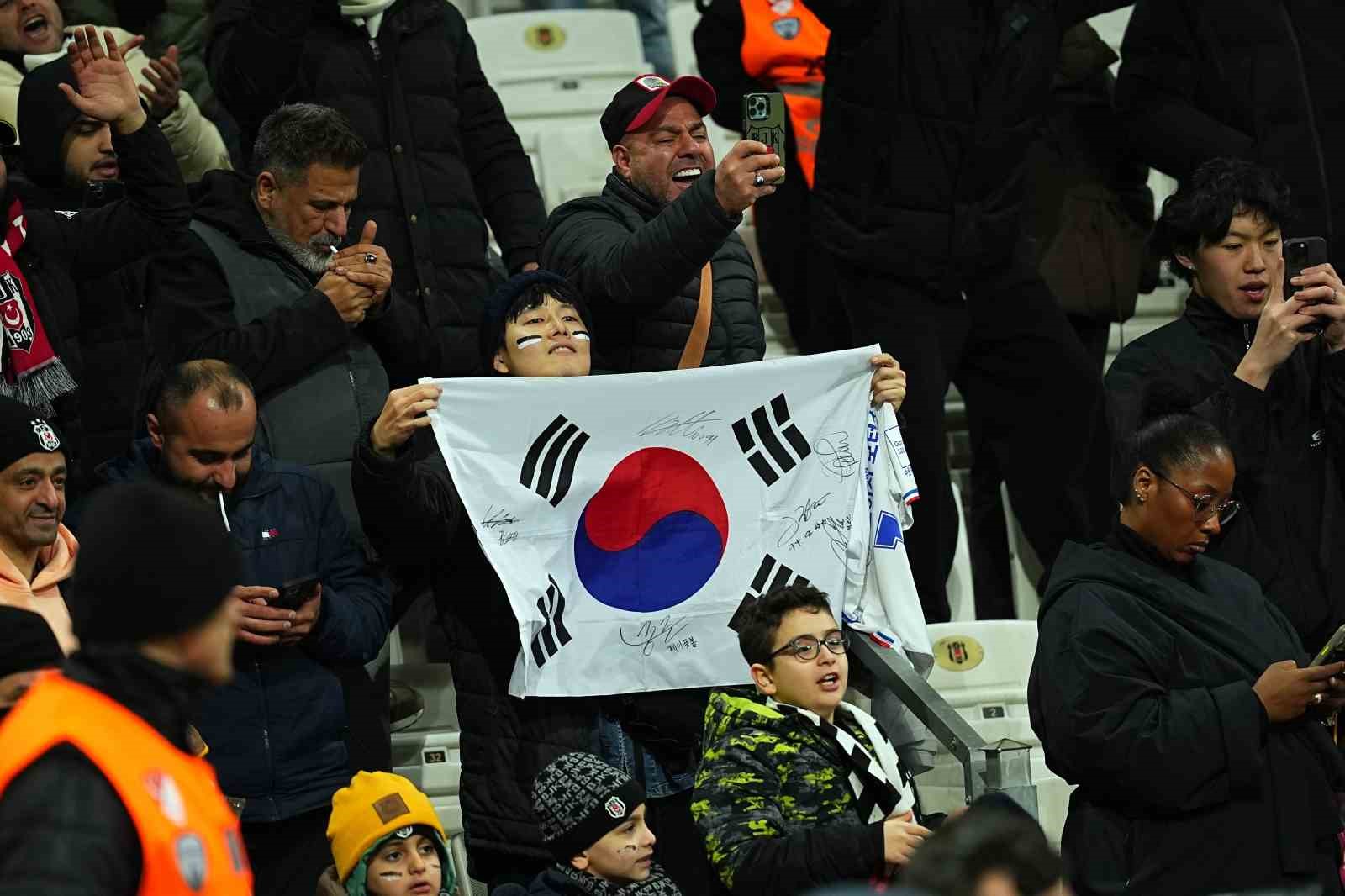 Trendyol Süper Lig: Beşiktaş: 2 - Göztepe: 0 (İlk yarı)
