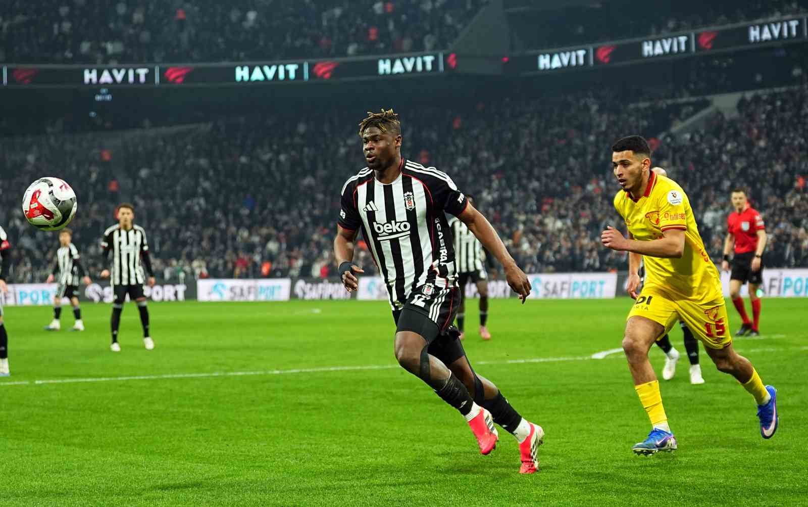 Trendyol Süper Lig: Beşiktaş: 2 - Göztepe: 0 (İlk yarı)
