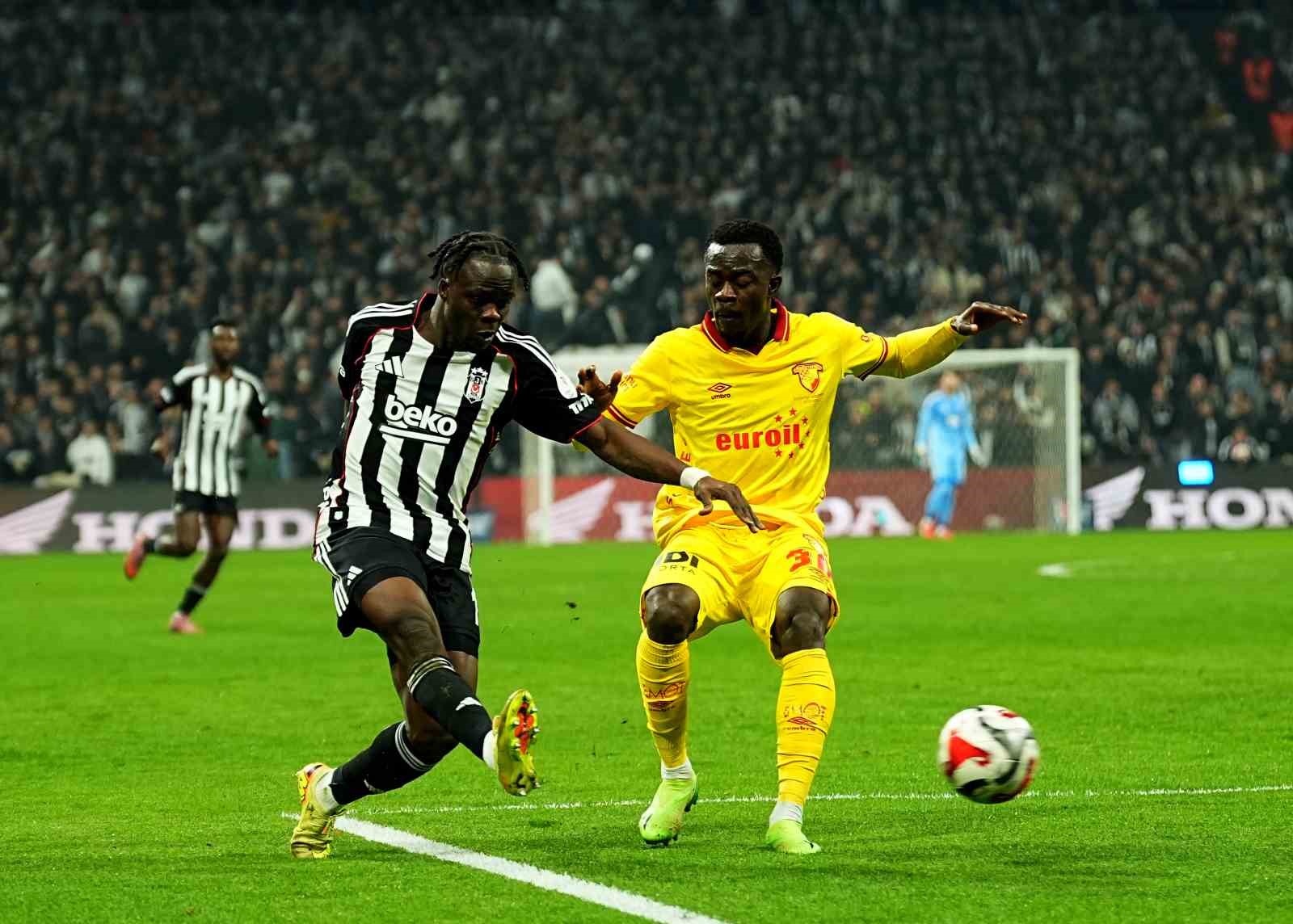 Trendyol Süper Lig: Beşiktaş: 2 - Göztepe: 0 (İlk yarı)
