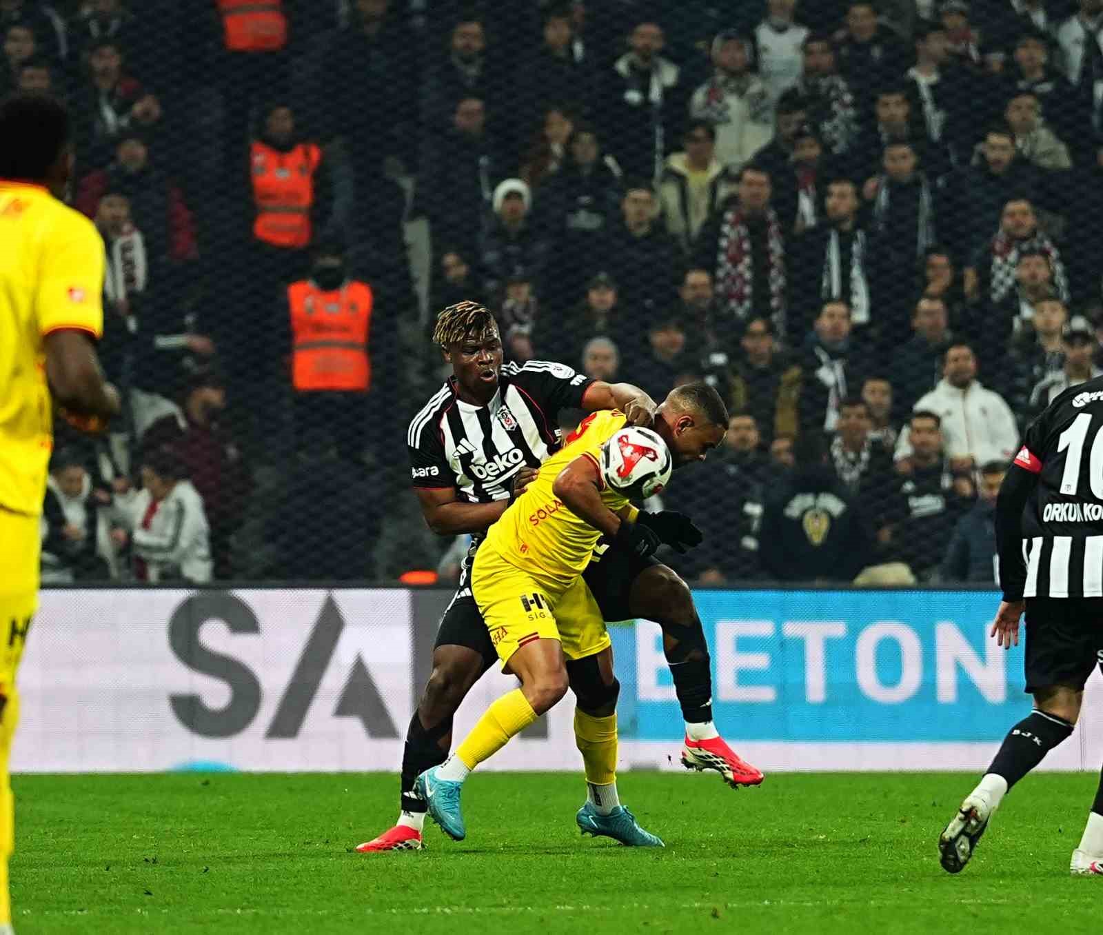 Trendyol Süper Lig: Beşiktaş: 2 - Göztepe: 0 (İlk yarı)
