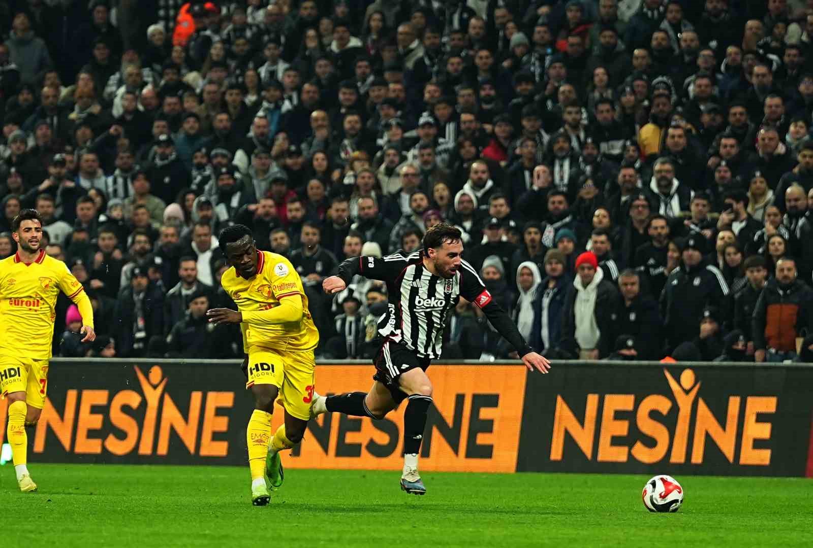 Trendyol Süper Lig: Beşiktaş: 2 - Göztepe: 0 (İlk yarı)
