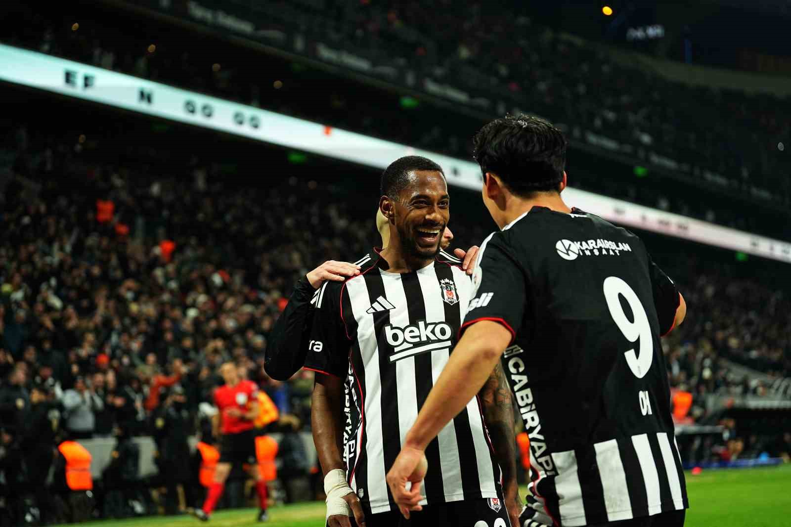 Trendyol Süper Lig: Beşiktaş: 2 - Göztepe: 0 (İlk yarı)
