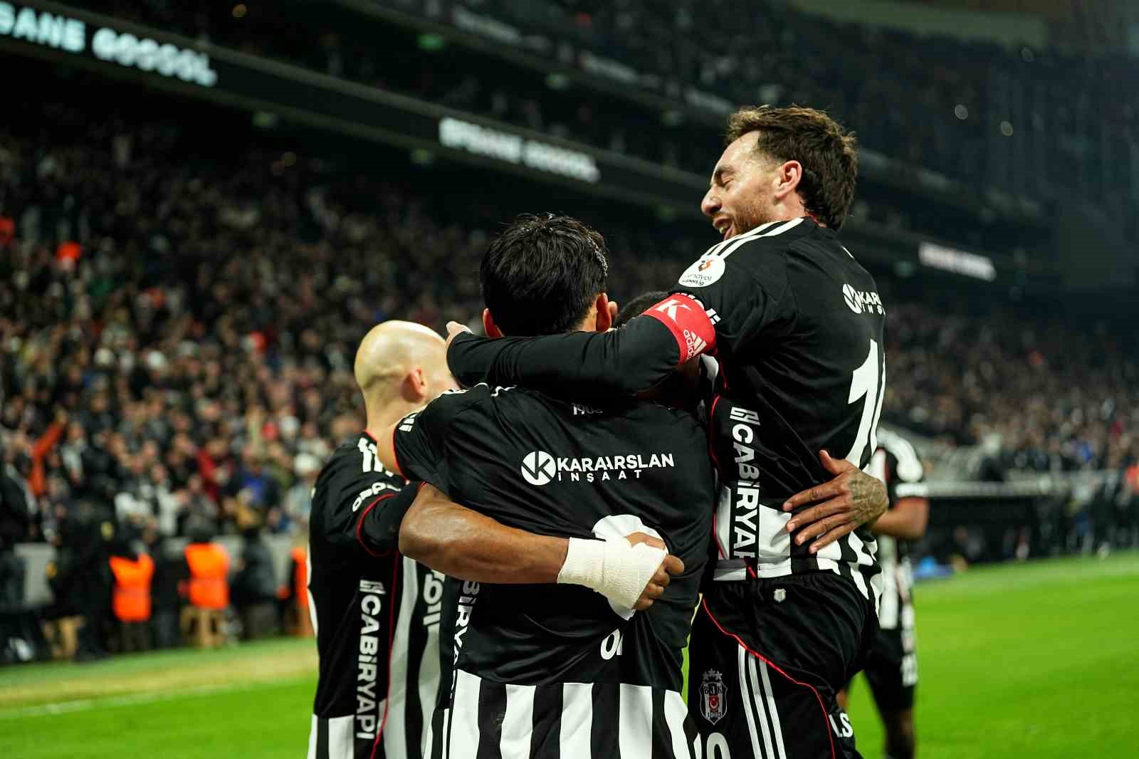 Trendyol Süper Lig: Beşiktaş: 2 - Göztepe: 0 (İlk yarı)
