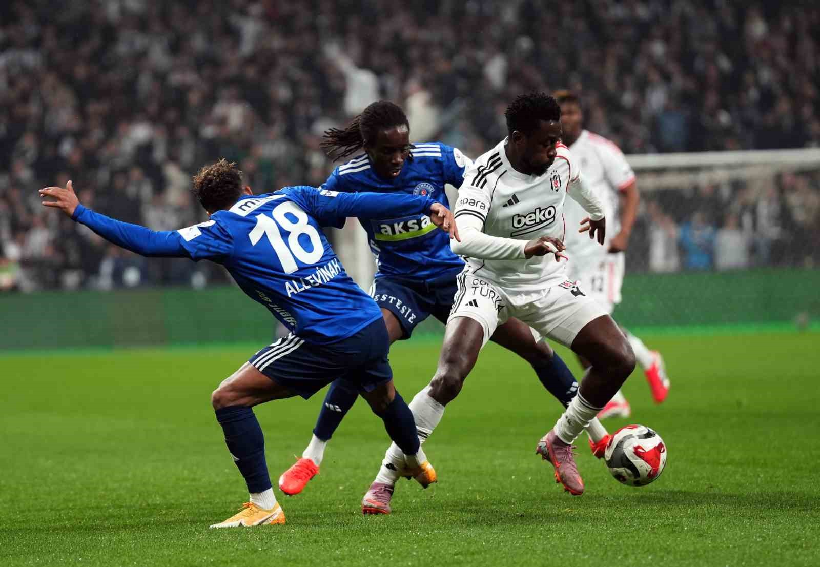 Trendyol Süper Lig: Beşiktaş: 2 - Kasımpaşa: 0 (İlk yarı)
