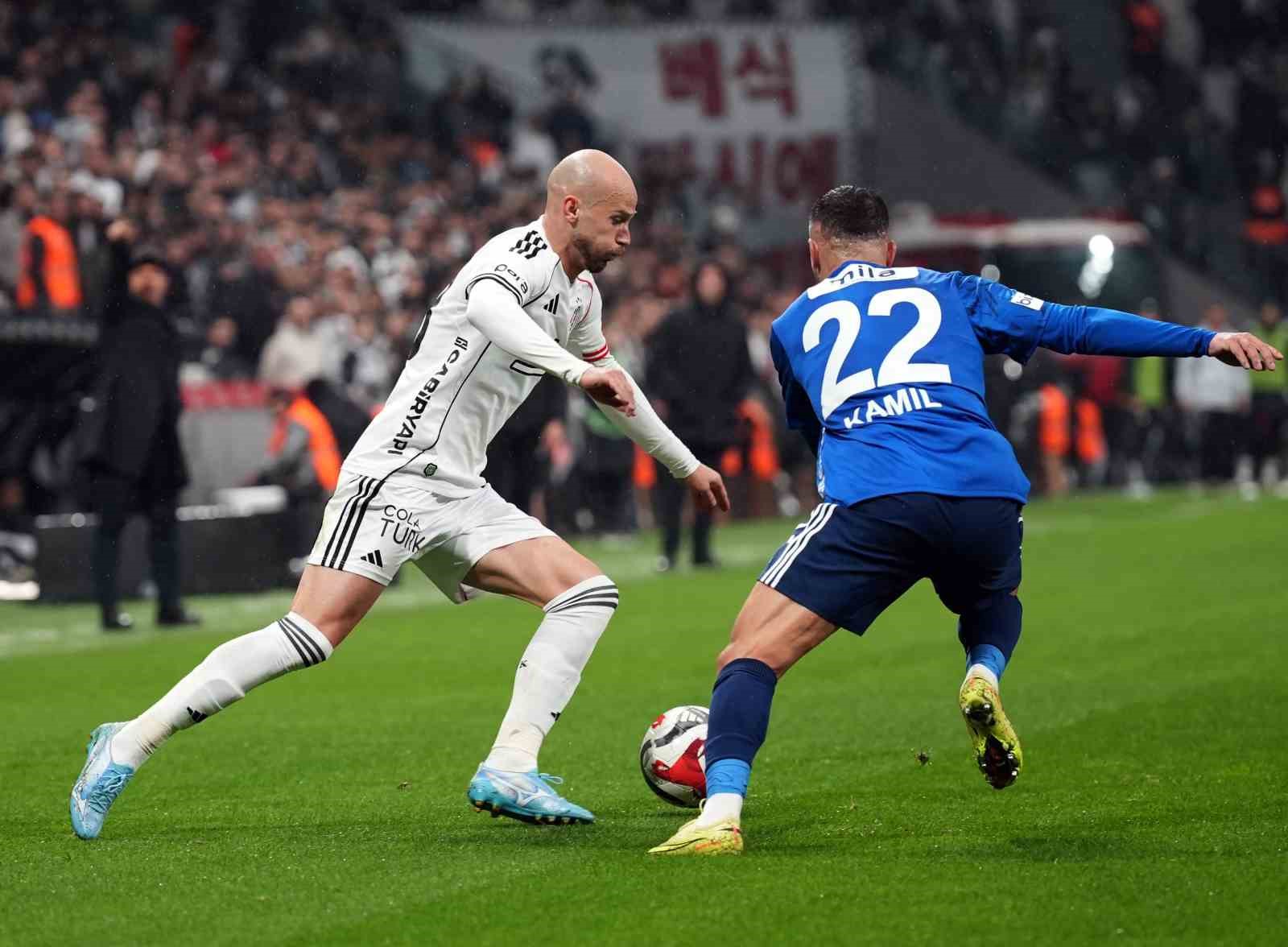 Trendyol Süper Lig: Beşiktaş: 2 - Kasımpaşa: 0 (İlk yarı)
