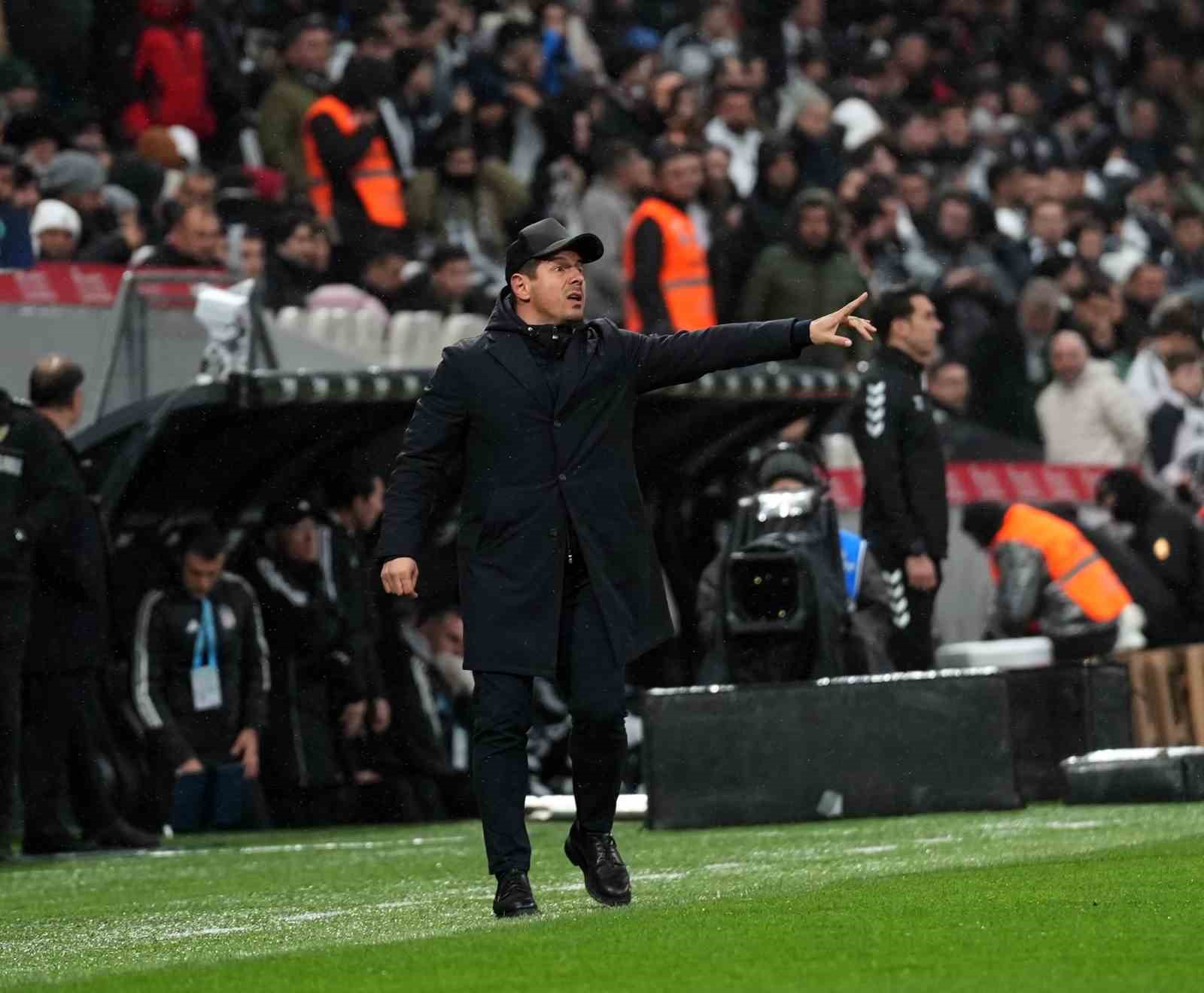 Trendyol Süper Lig: Beşiktaş: 2 - Kasımpaşa: 0 (İlk yarı)
