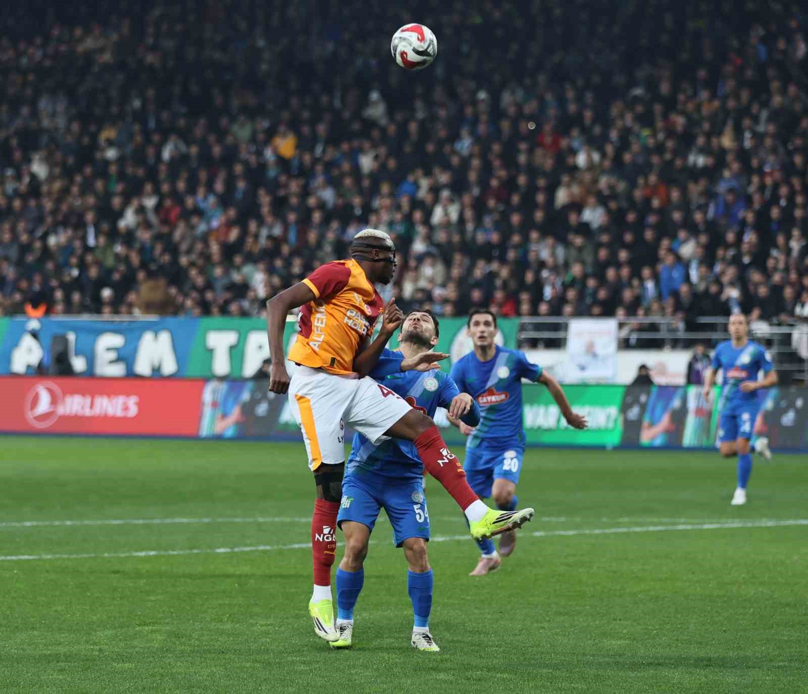 Trendyol Süper Lig: Çaykur Rizespor: 0 - Galatasaray: 1 (İlk yarı)
