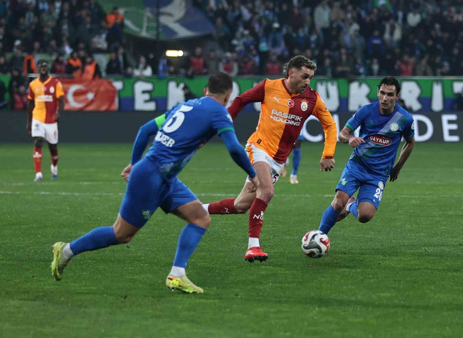 Trendyol Süper Lig: Çaykur Rizespor: 0 - Galatasaray: 1 (İlk yarı)
