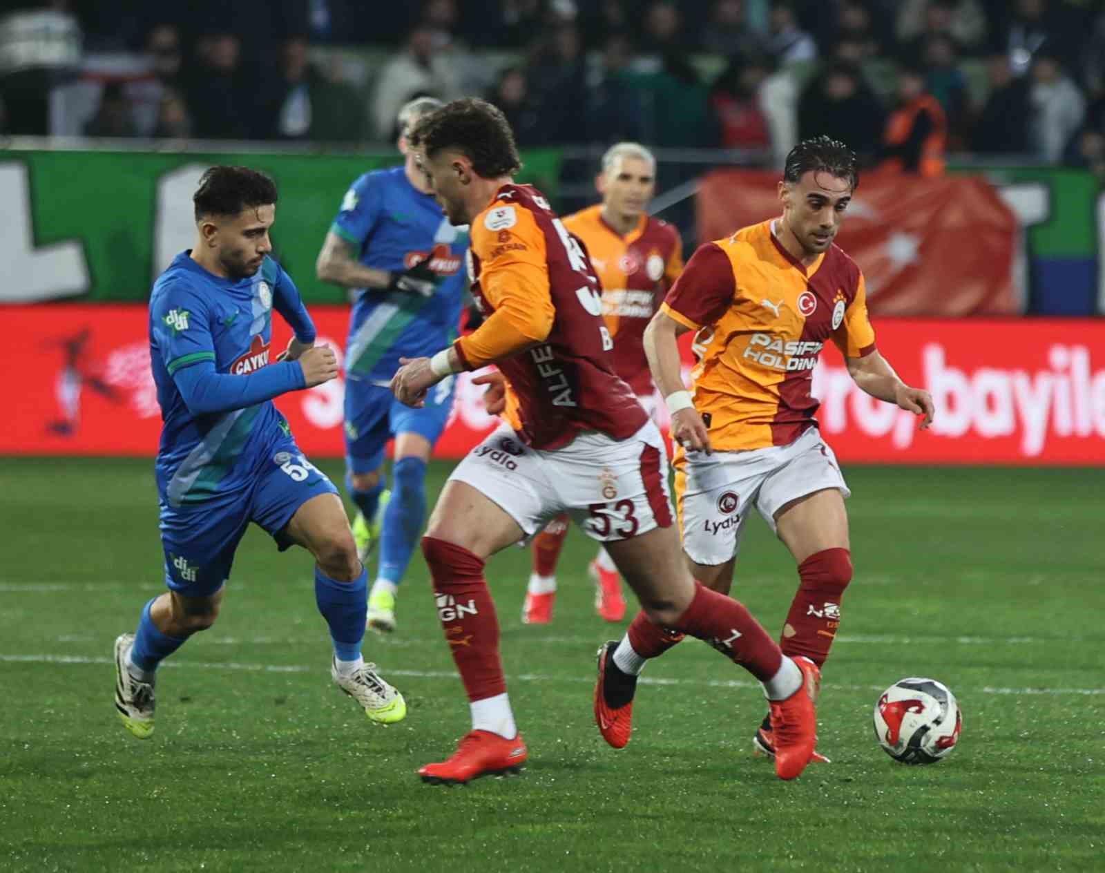 Trendyol Süper Lig: Çaykur Rizespor: 0 - Galatasaray: 1 (İlk yarı)
