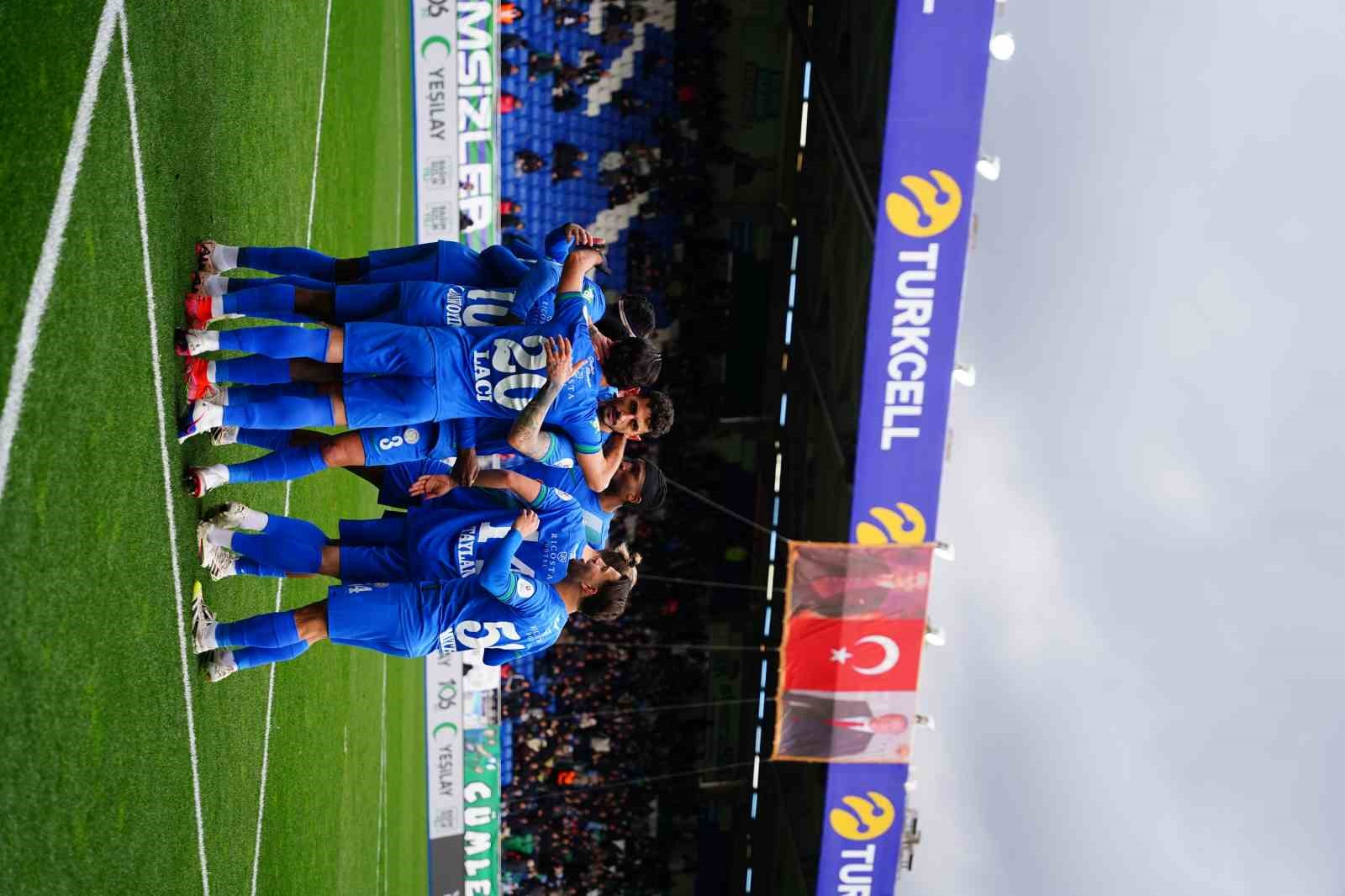 Trendyol Süper Lig: Çaykur Rizespor: 1 - Antalyaspor: 0 (İlk yarı)
