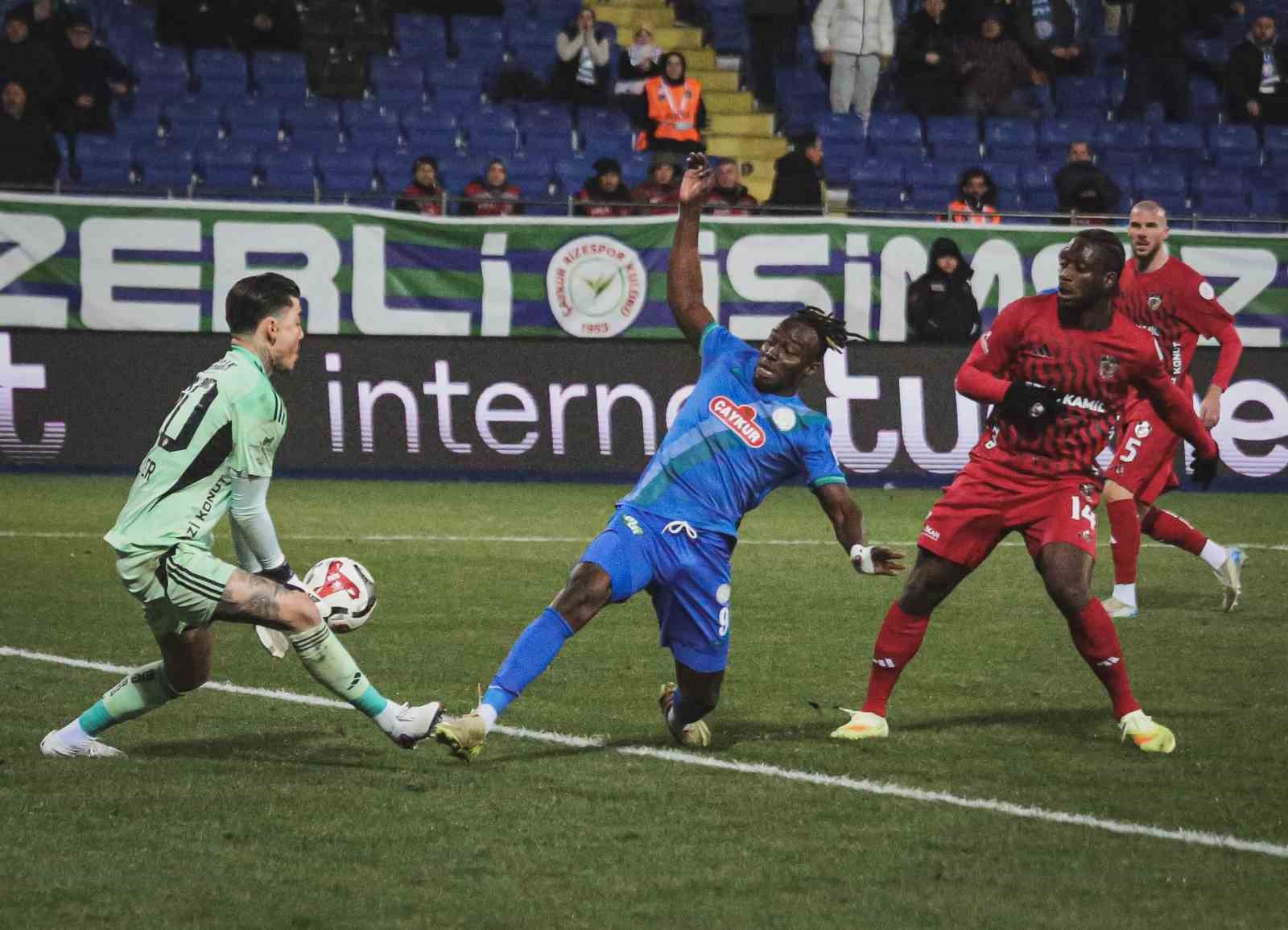 Trendyol Süper Lig: Çaykur Rizespor: 2 - Gaziantep FK: 1 (Maç sonucu)
Trendyol Süper Lig: Çaykur Rizespor: 2 - Gaziantep FK: 1 (Maç sonucu)