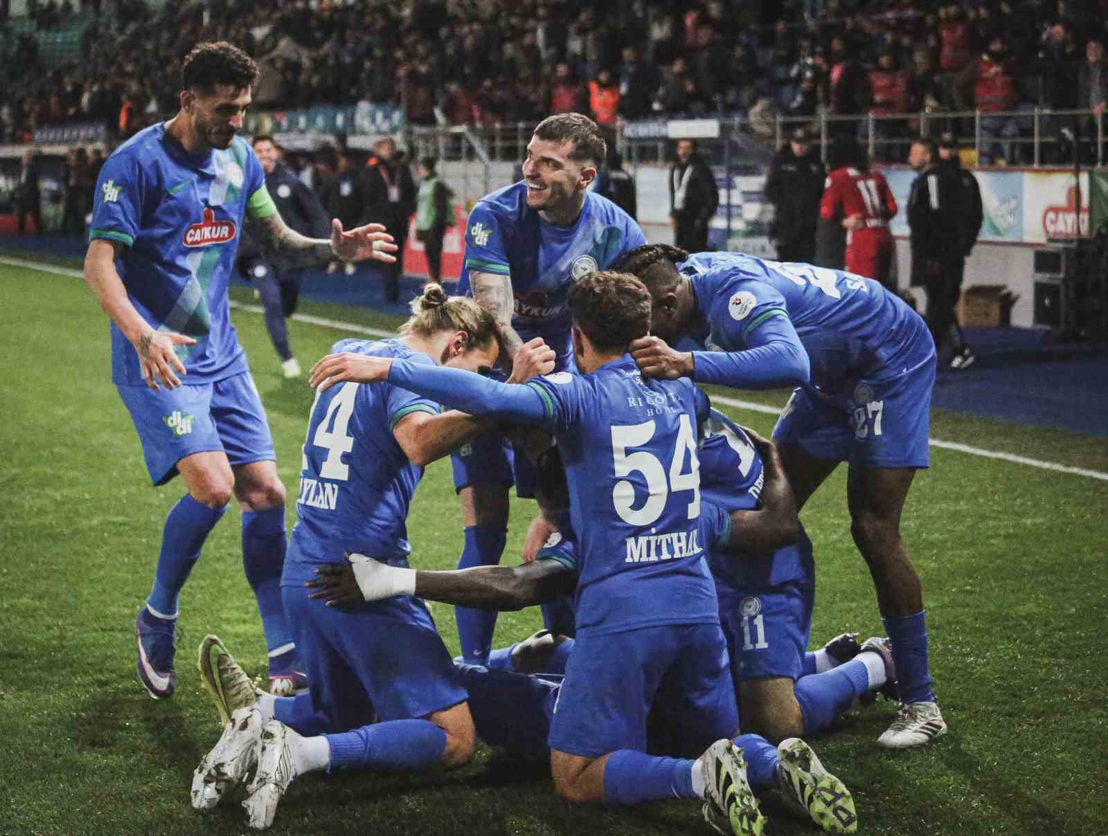 Trendyol Süper Lig: Çaykur Rizespor: 2 - Gaziantep FK: 1 (Maç sonucu)
Trendyol Süper Lig: Çaykur Rizespor: 2 - Gaziantep FK: 1 (Maç sonucu)