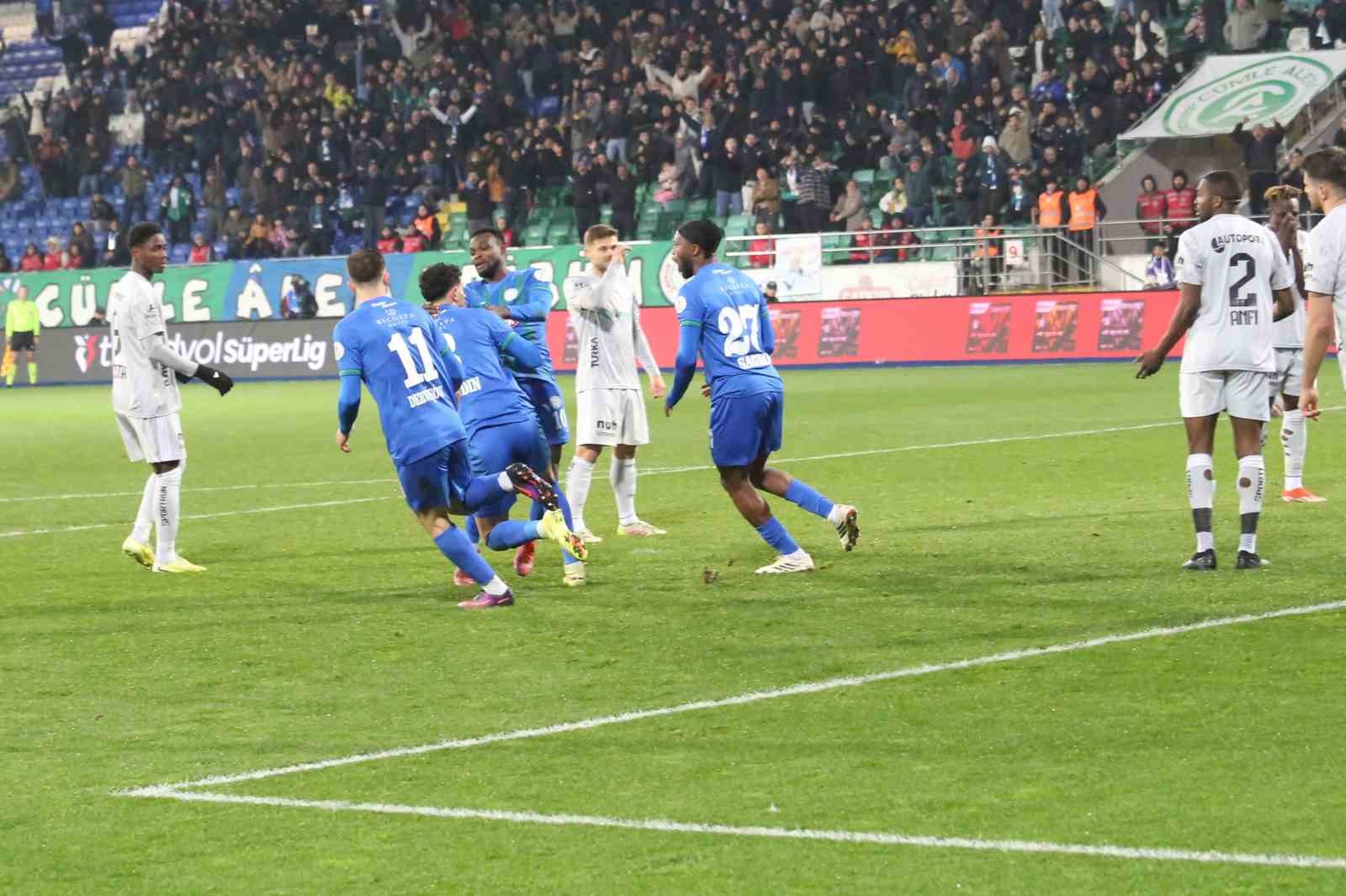 Trendyol Süper Lig: Çaykur Rizespor: 2 - Kocaelispor: 0 (Maç sonucu)

