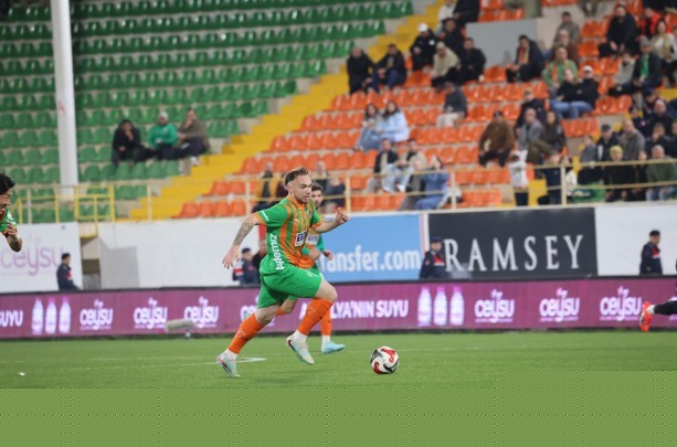 Trendyol Süper Lig: Corendon Alanyaspor: 0 - Gençlerbirliği: 0 (İlk yarı)

