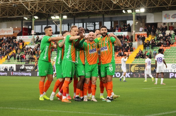 Trendyol Süper Lig: Corendon Alanyaspor: 1 - Eyüpspor: 0 (İlk yarı)
Trendyol Süper Lig: Corendon Alanyaspor: 1 - Eyüpspor: 0 (İlk yarı)