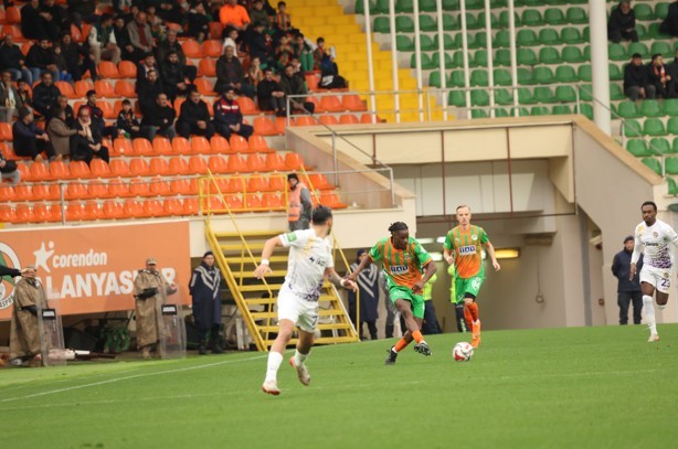 Trendyol Süper Lig: Corendon Alanyaspor: 1 - Eyüpspor: 0 (İlk yarı)
Trendyol Süper Lig: Corendon Alanyaspor: 1 - Eyüpspor: 0 (İlk yarı)