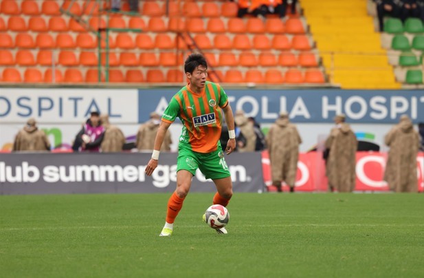 Trendyol Süper Lig: Corendon Alanyaspor: 1 - Eyüpspor: 0 (İlk yarı)
Trendyol Süper Lig: Corendon Alanyaspor: 1 - Eyüpspor: 0 (İlk yarı)