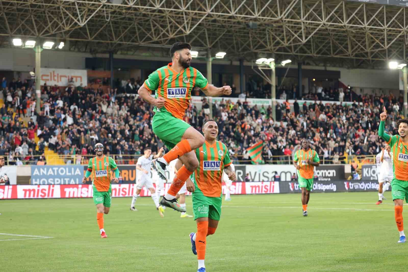 Trendyol Süper Lig: Corendon Alanyaspor: 1 - Trabzonspor: 1 (Maç sonucu)
Trendyol Süper Lig: Corendon Alanyaspor: 1 - Trabzonspor: 1 (Maç sonucu)