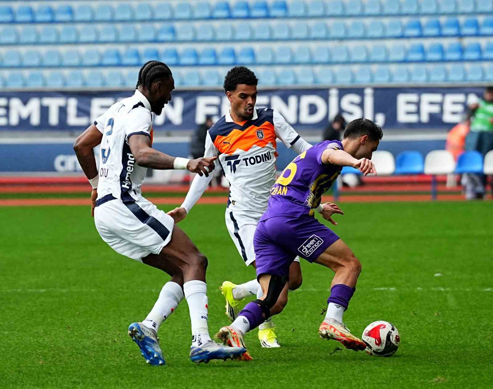 Trendyol Süper Lig: Eyüpspor: 0 - Başakşehir: 1 (Maç devam ediyor)
