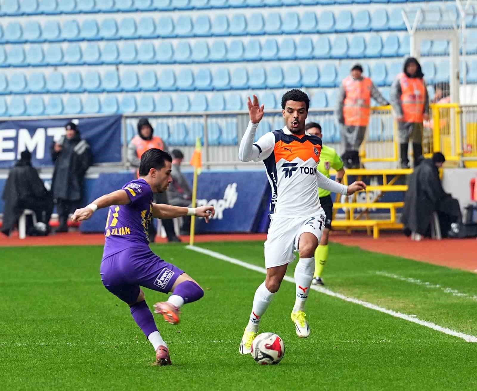 Trendyol Süper Lig: Eyüpspor: 0 - Başakşehir: 1 (Maç devam ediyor)
