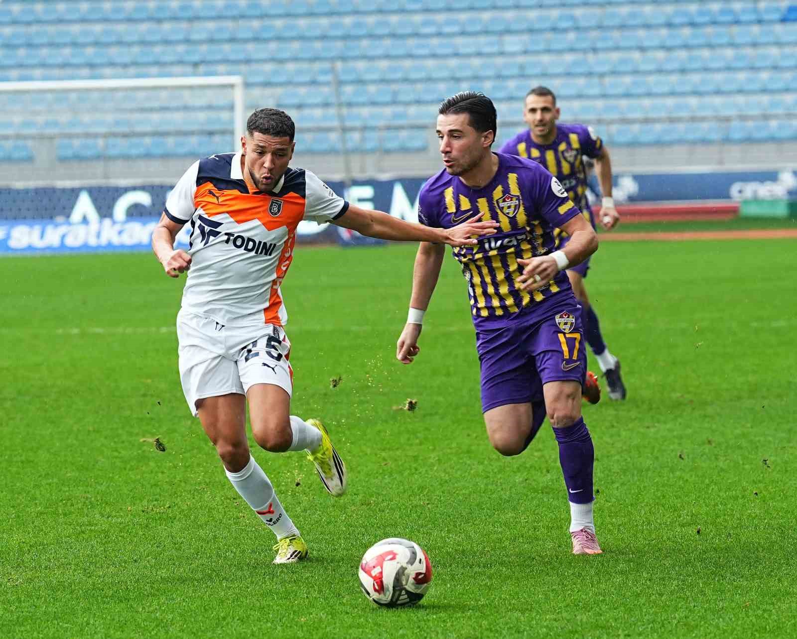 Trendyol Süper Lig: Eyüpspor: 0 - Başakşehir: 1 (Maç devam ediyor)
