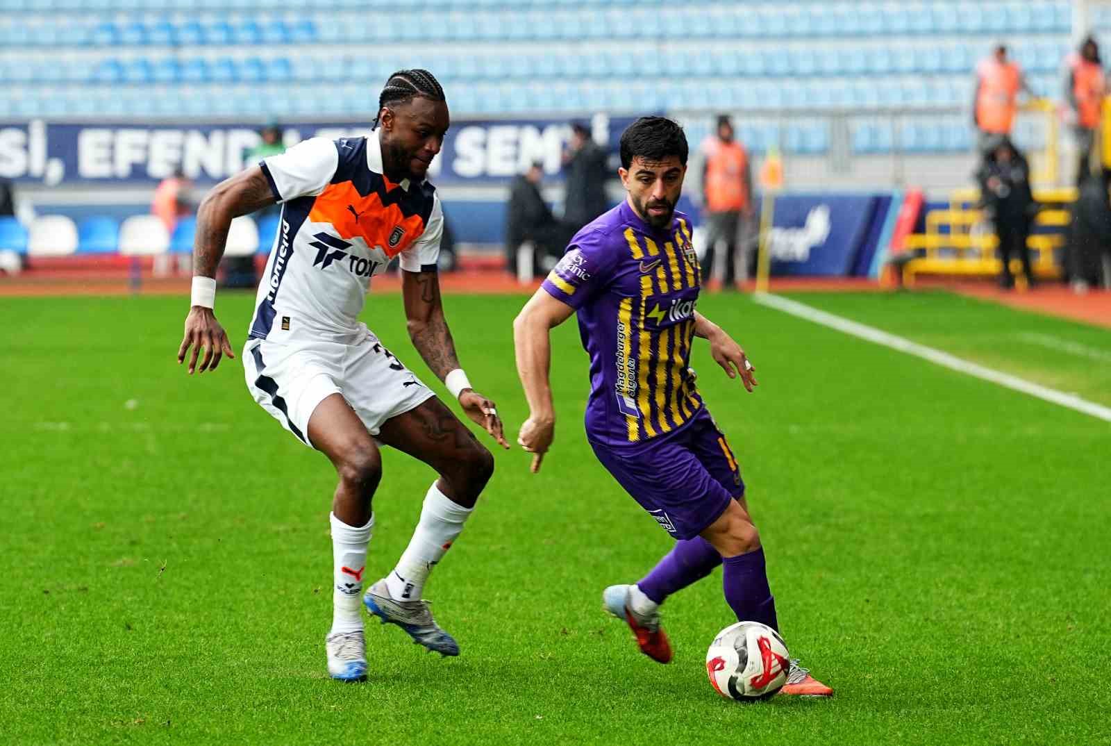 Trendyol Süper Lig: Eyüpspor: 0 - Başakşehir: 1 (Maç devam ediyor)
