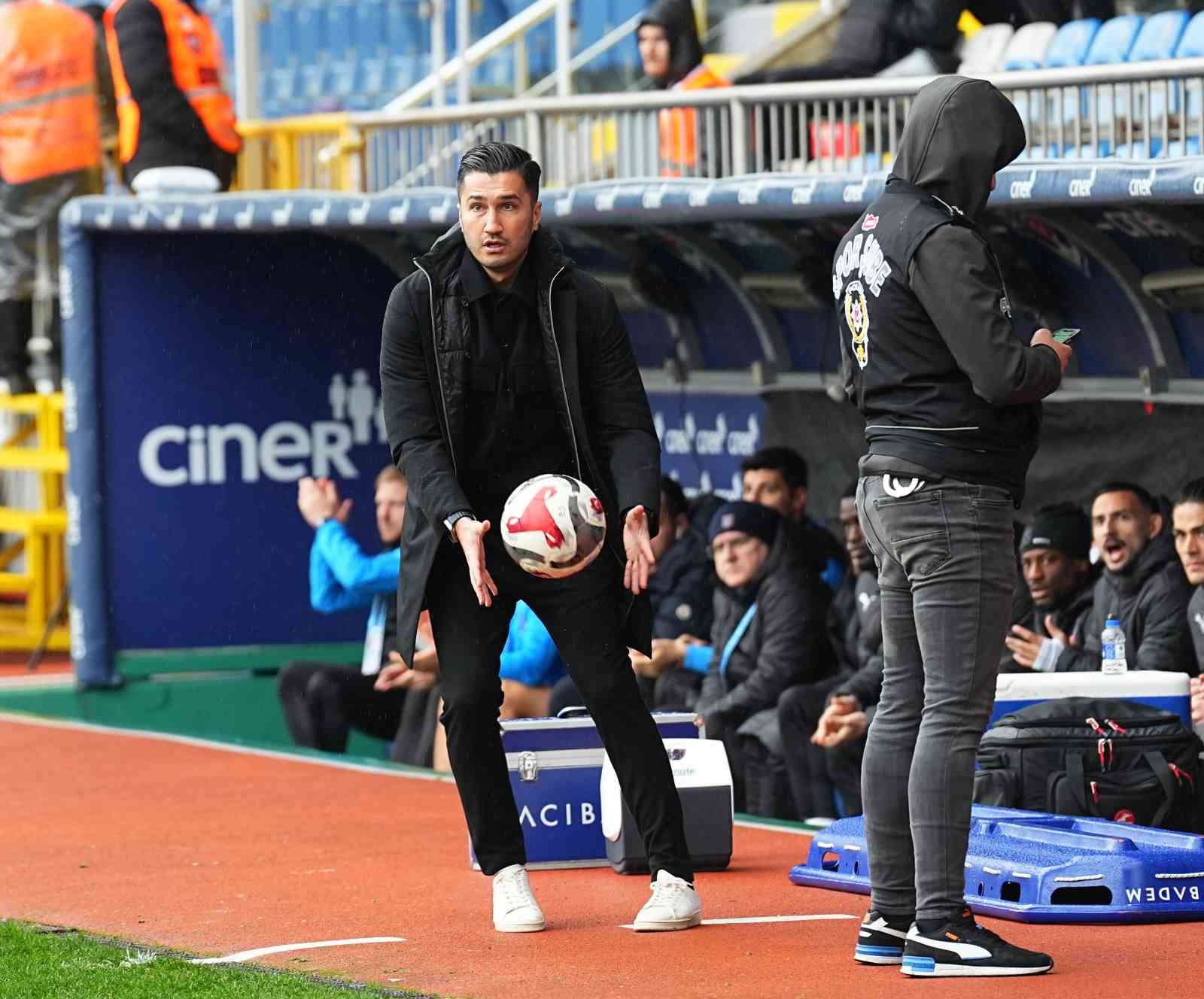 Trendyol Süper Lig: Eyüpspor: 0 - Başakşehir: 1 (Maç devam ediyor)
