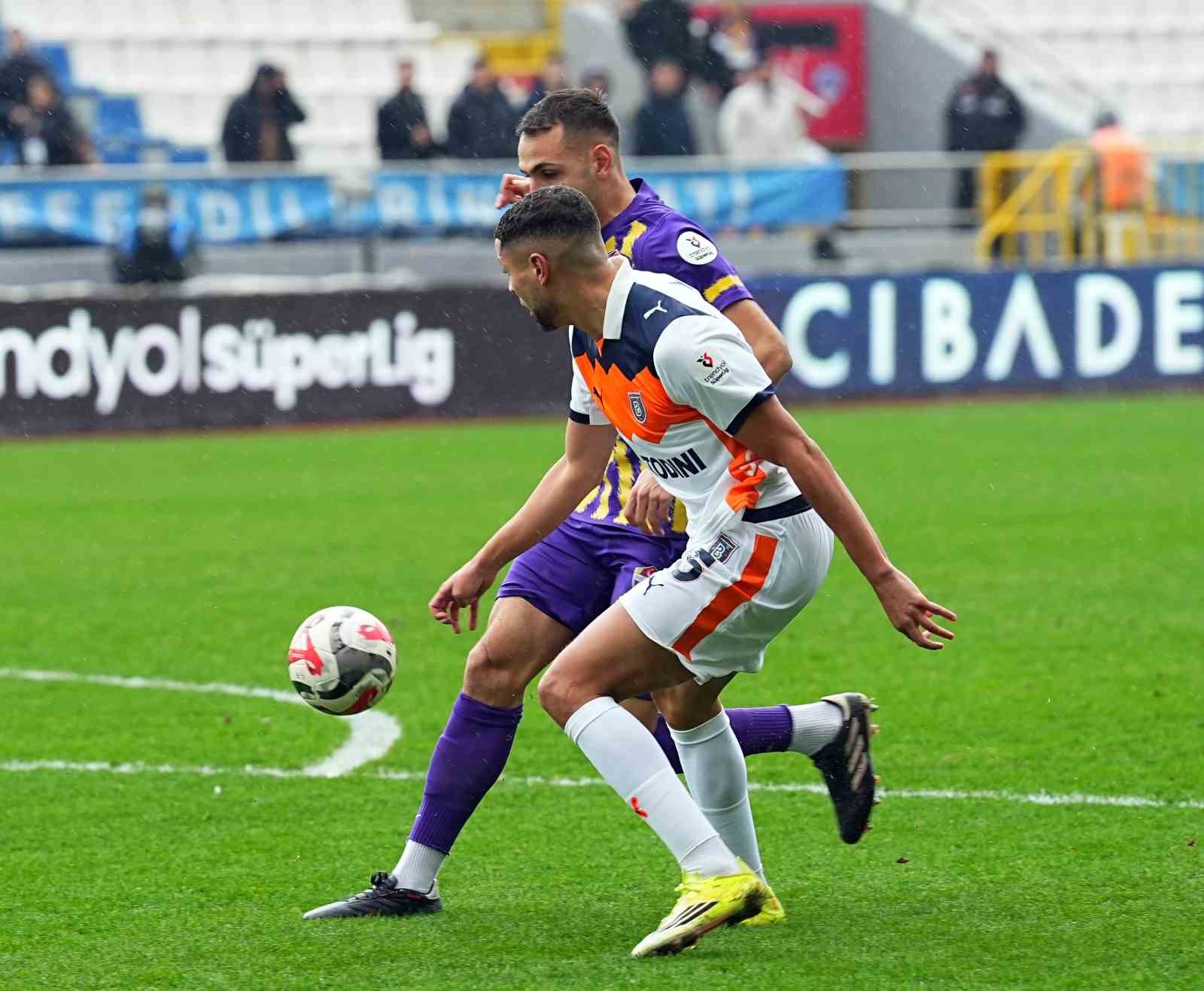 Trendyol Süper Lig: Eyüpspor: 0 - Başakşehir: 1 (Maç devam ediyor)
