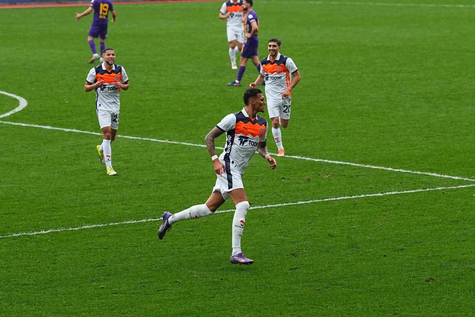 Trendyol Süper Lig: Eyüpspor: 0 - Başakşehir: 1 (Maç devam ediyor)
