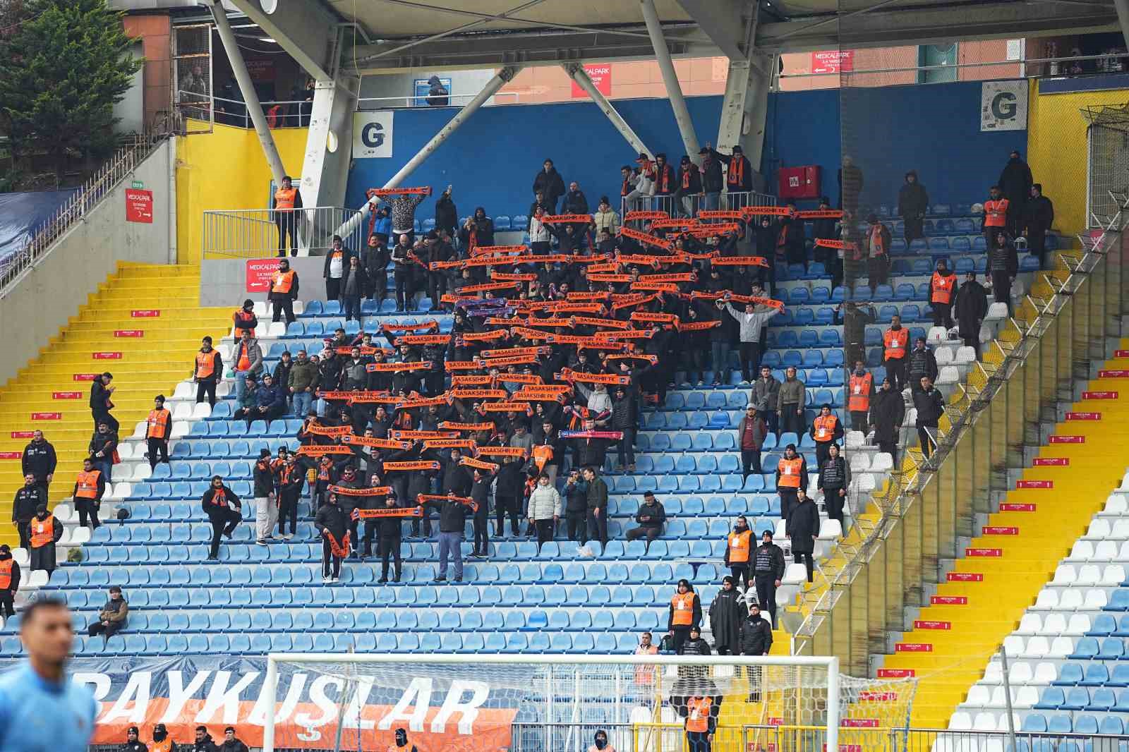 Trendyol Süper Lig: Eyüpspor: 0 - Başakşehir: 1 (Maç devam ediyor)
