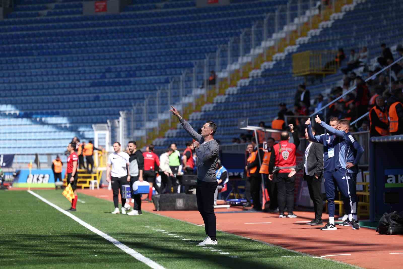 Trendyol Süper Lig: Eyüpspor: 0 - Gaziantep FK: 0 (İlk yarı)
