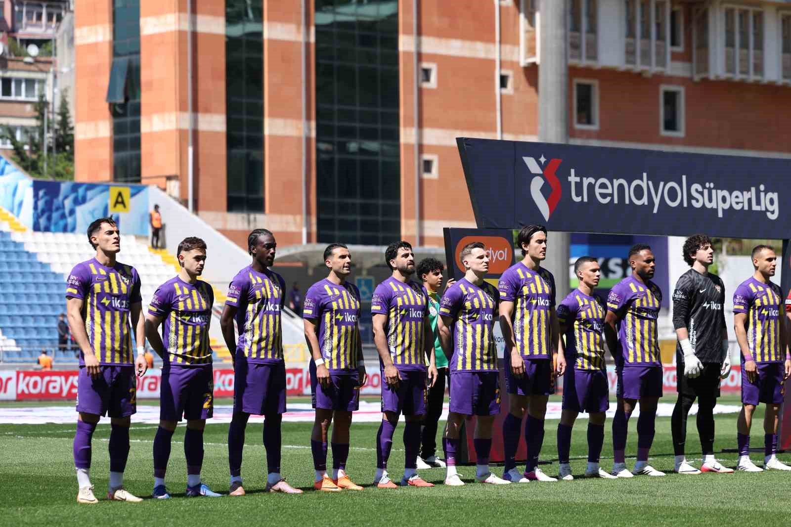 Trendyol Süper Lig: Eyüpspor: 0 - Gaziantep FK: 0 (İlk yarı)
