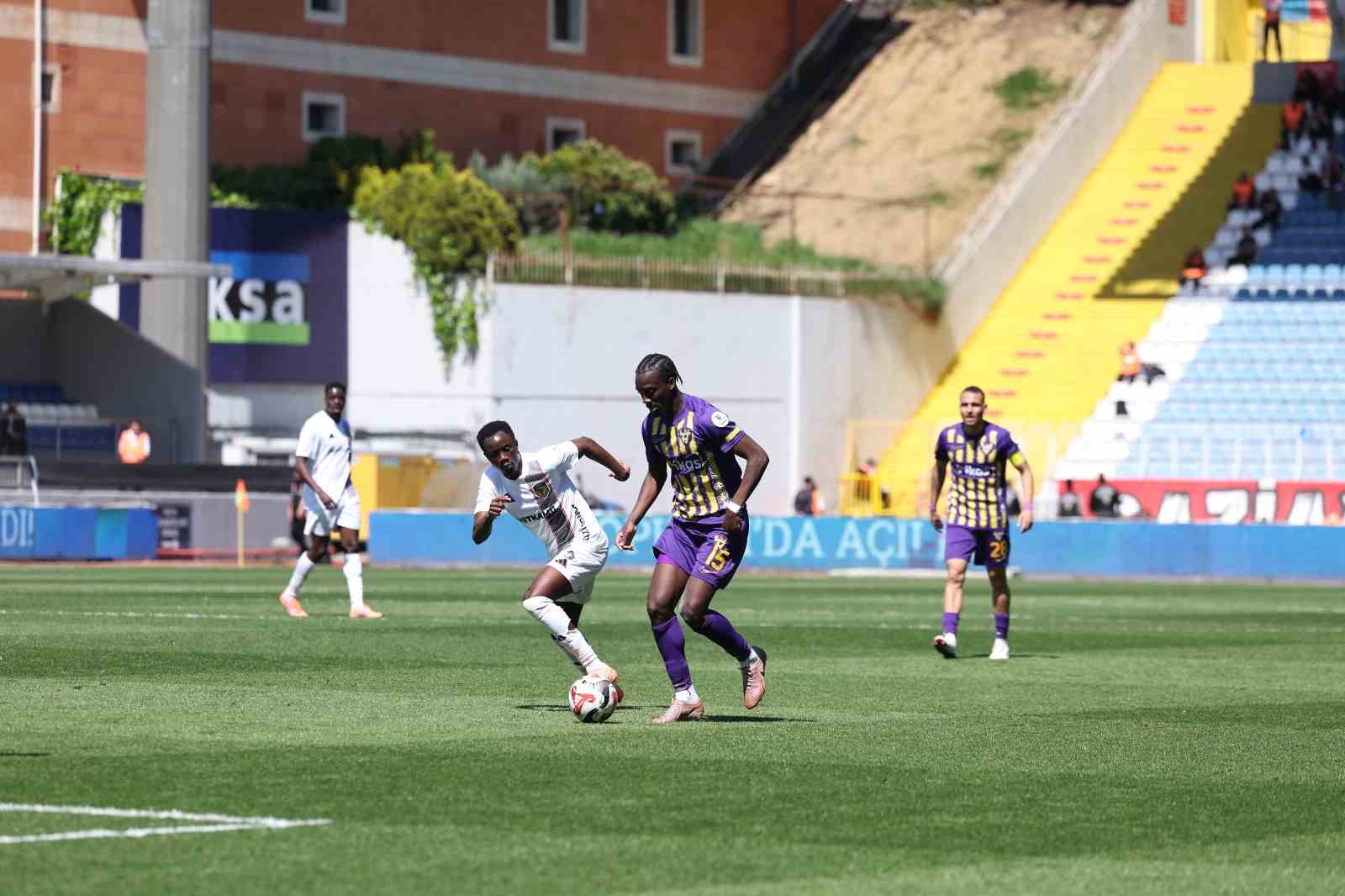 Trendyol Süper Lig: Eyüpspor: 0 - Gaziantep FK: 0 (İlk yarı)
