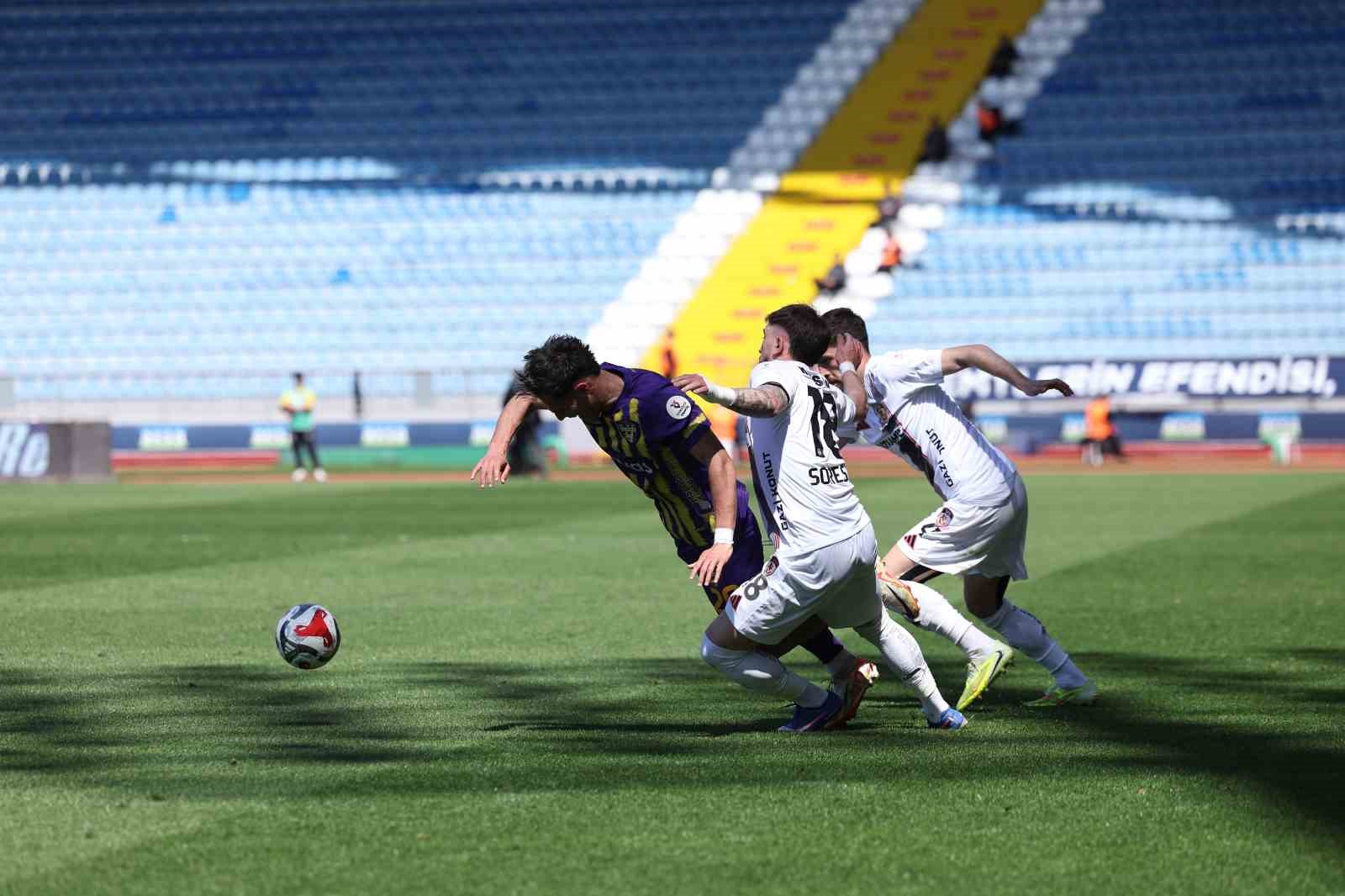 Trendyol Süper Lig: Eyüpspor: 0 - Gaziantep FK: 0 (İlk yarı)
