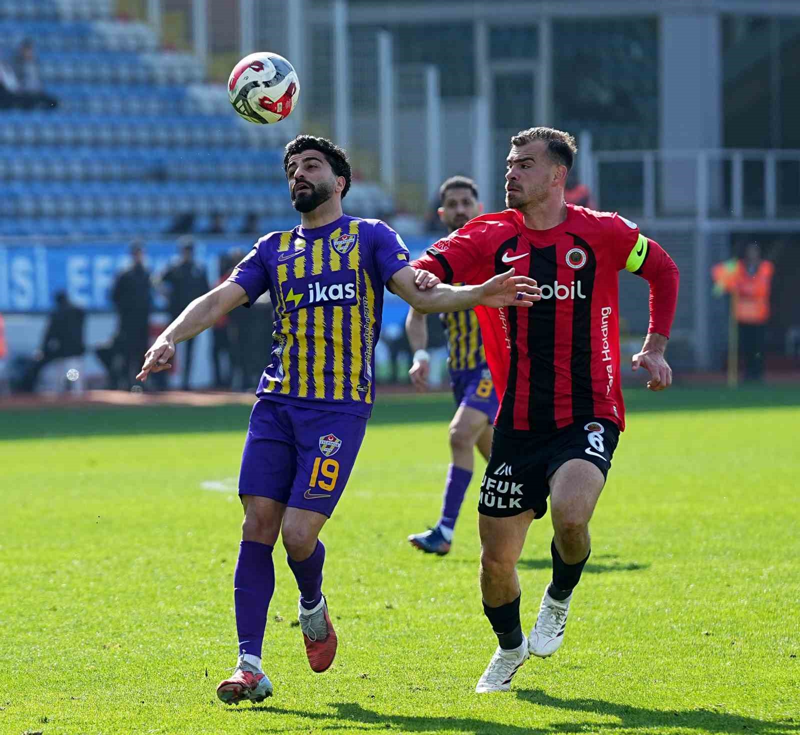 Trendyol Süper Lig: Eyüpspor: 0 - Gençlerbirliği: 0 (İlk yarı)
