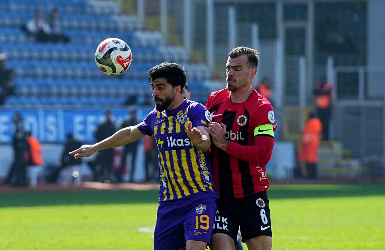 Trendyol Süper Lig: Eyüpspor: 0 - Gençlerbirliği: 0 (İlk yarı)
