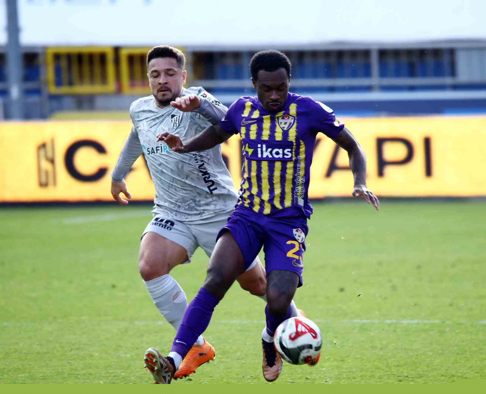 Trendyol Süper Lig: Eyüpspor: 0 - Kocaelispor: 1 (İlk yarı)
