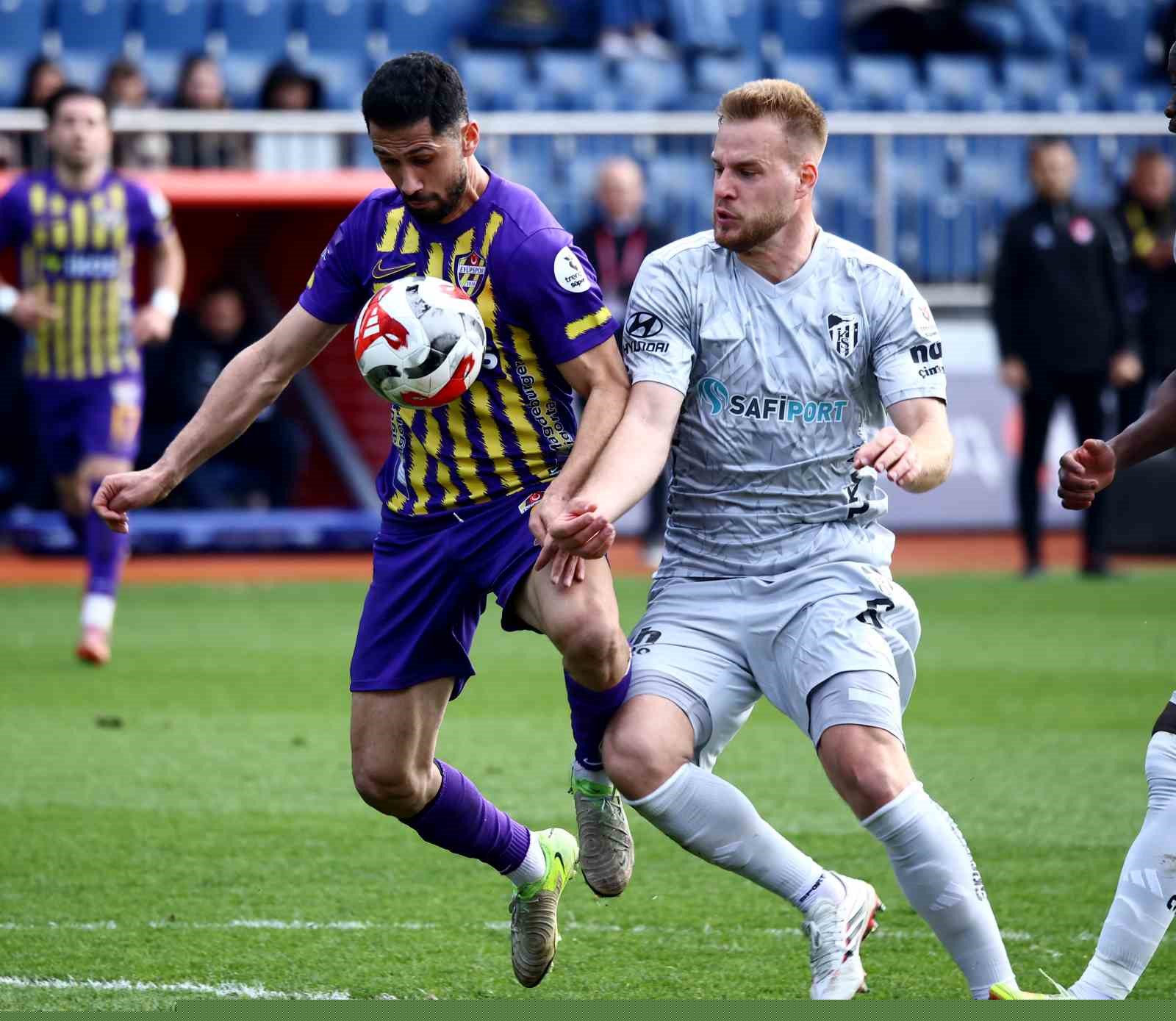 Trendyol Süper Lig: Eyüpspor: 0 - Kocaelispor: 1 (İlk yarı)
