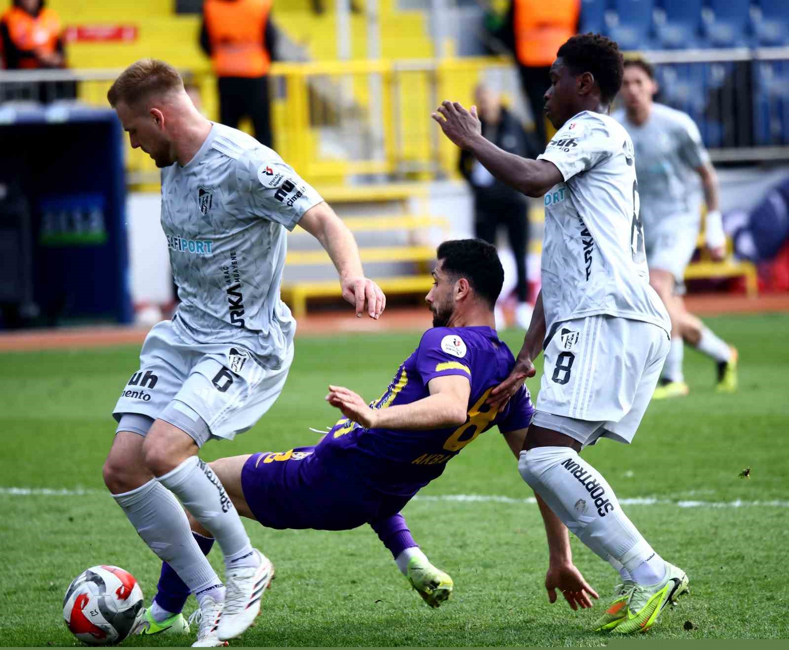 Trendyol Süper Lig: Eyüpspor: 0 - Kocaelispor: 1 (İlk yarı)
