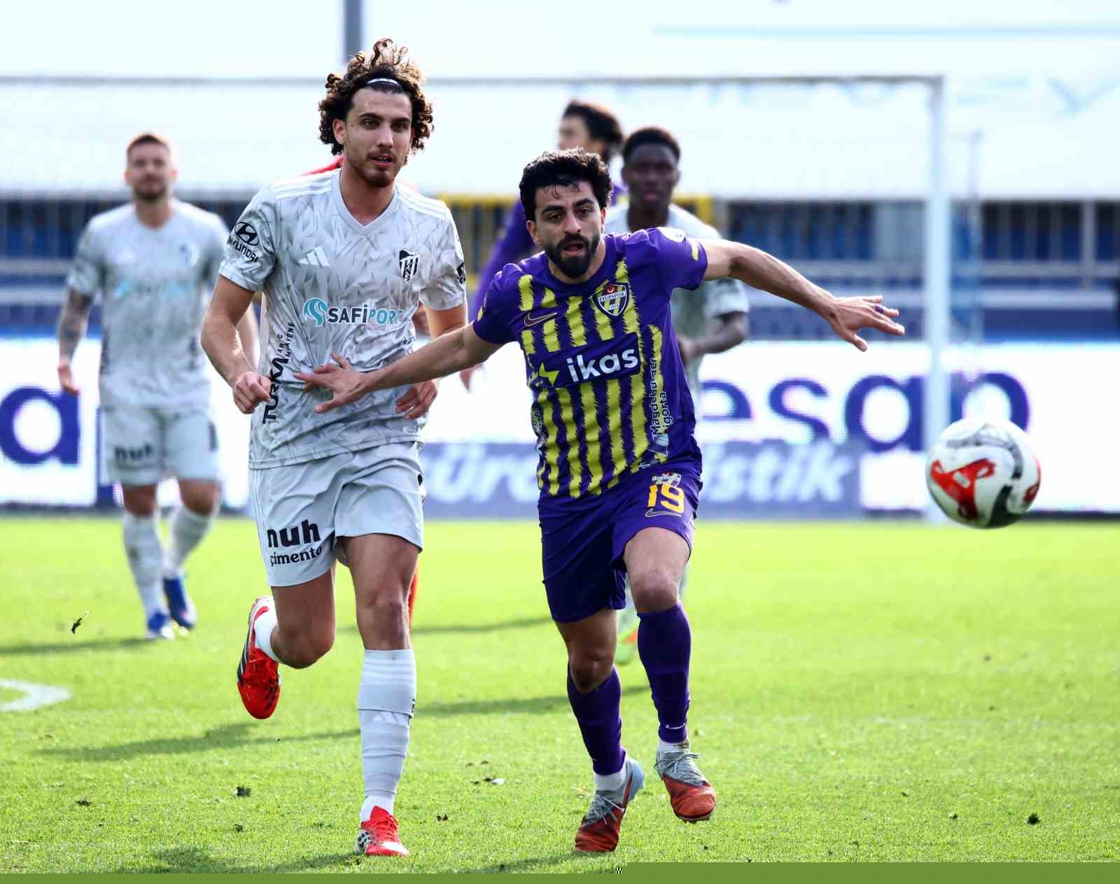 Trendyol Süper Lig: Eyüpspor: 0 - Kocaelispor: 1 (İlk yarı)
