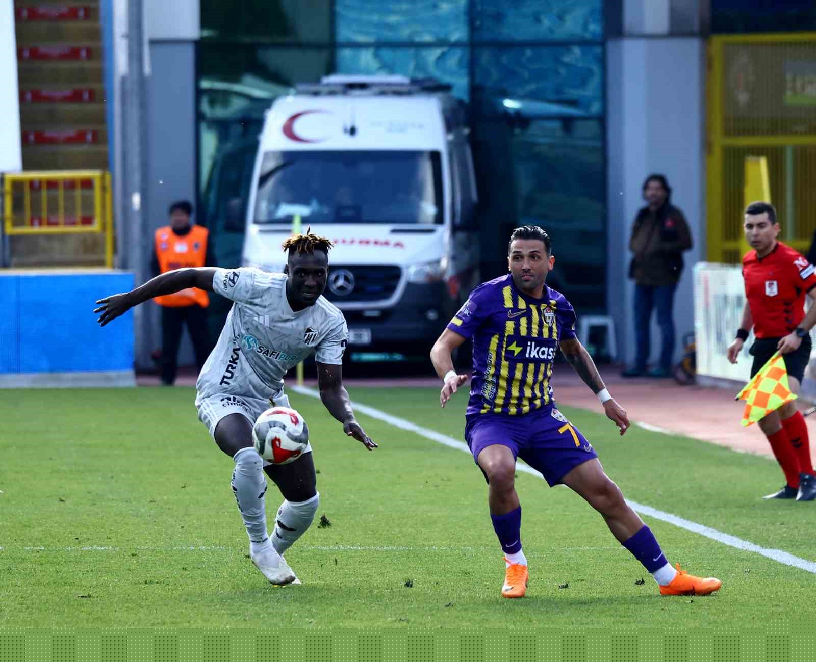 Trendyol Süper Lig: Eyüpspor: 0 - Kocaelispor: 1 (İlk yarı)
