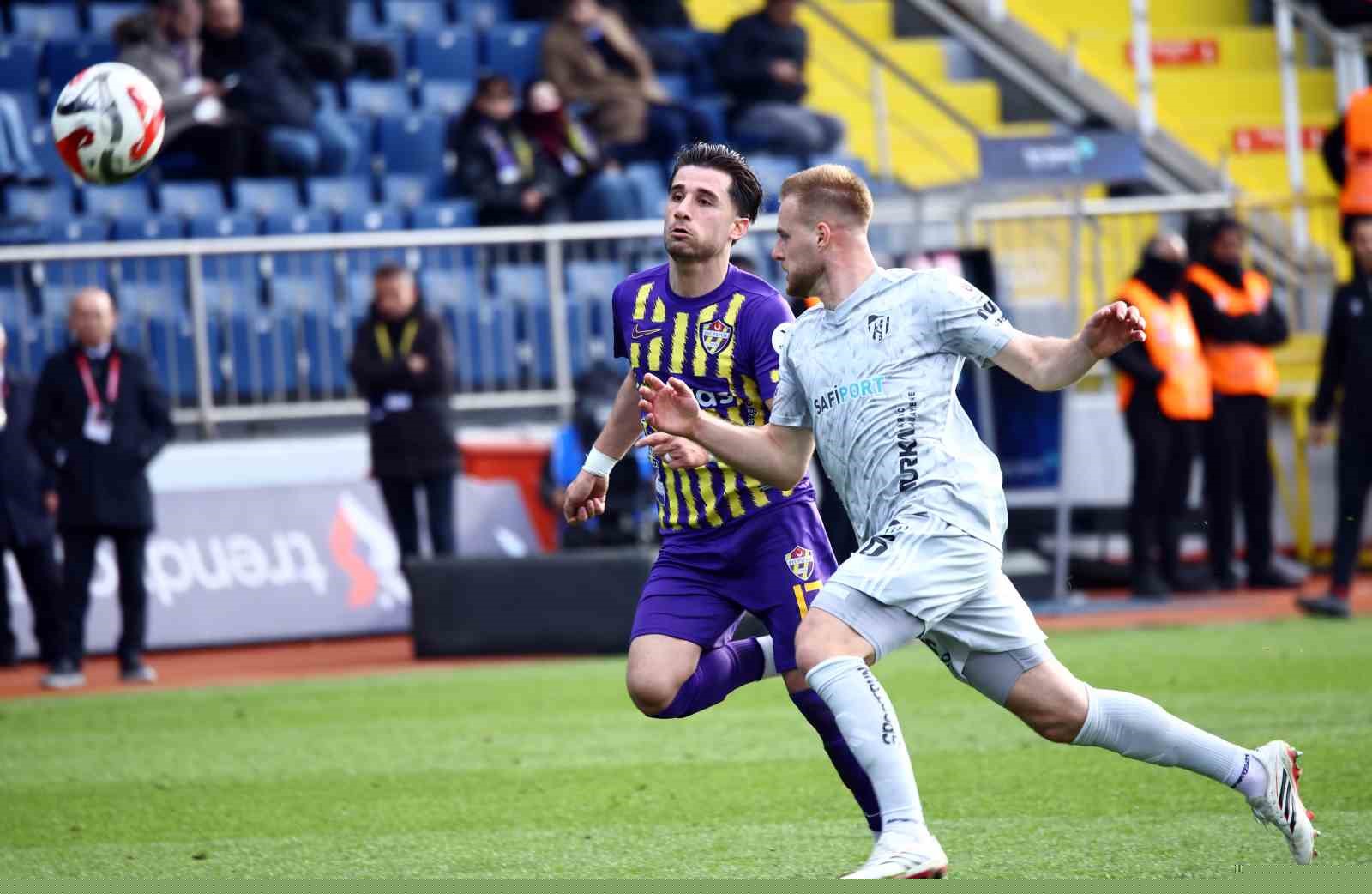 Trendyol Süper Lig: Eyüpspor: 0 - Kocaelispor: 1 (İlk yarı)
