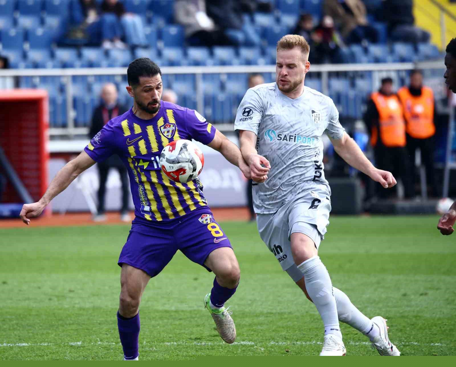 Trendyol Süper Lig: Eyüpspor: 0 - Kocaelispor: 1 (İlk yarı)
