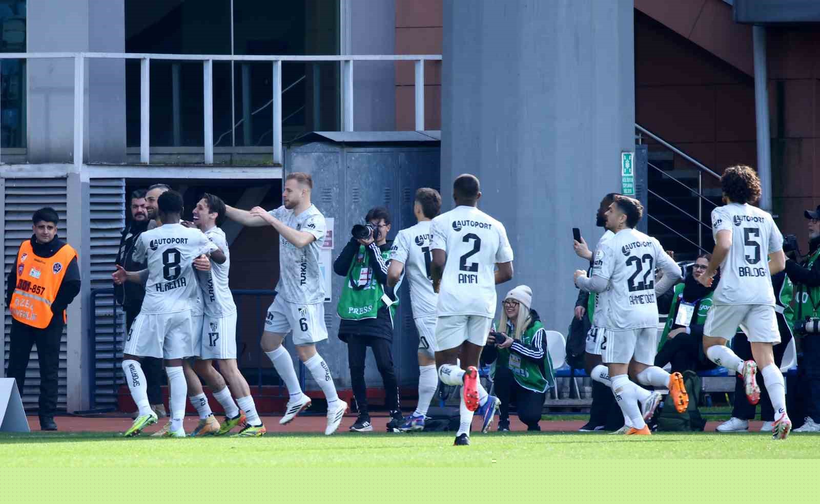 Trendyol Süper Lig: Eyüpspor: 0 - Kocaelispor: 1 (Maç devam ediyor)

