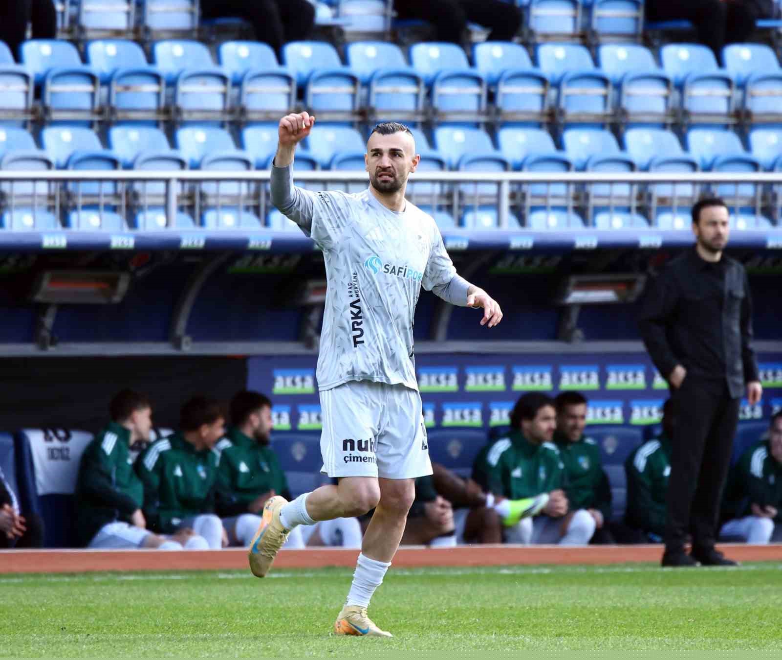 Trendyol Süper Lig: Eyüpspor: 0 - Kocaelispor: 1 (Maç devam ediyor)
