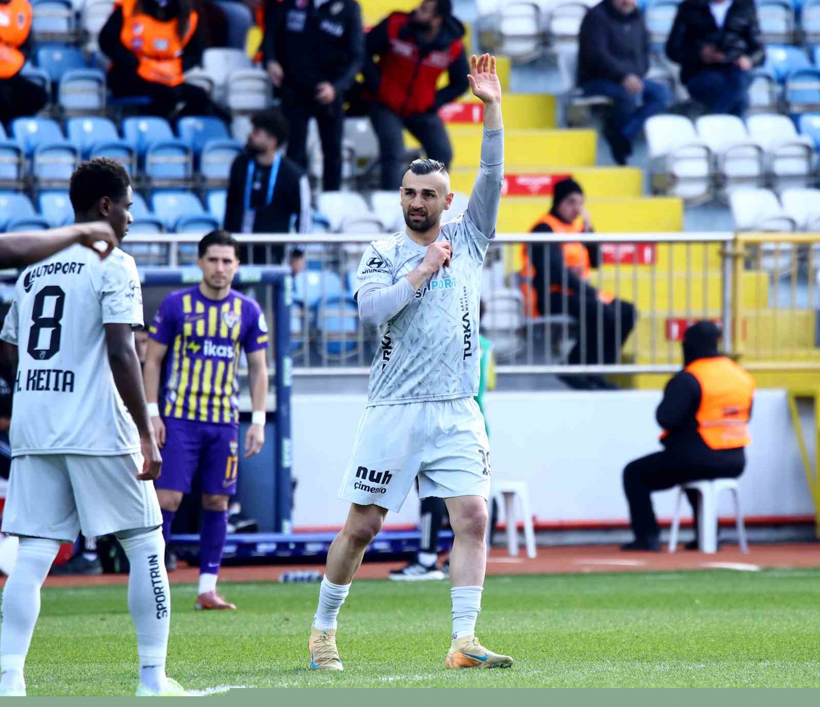 Trendyol Süper Lig: Eyüpspor: 0 - Kocaelispor: 1 (Maç devam ediyor)
